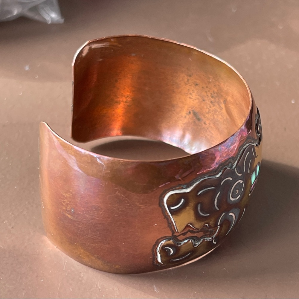 Vintage Dragon copper and brass cuff bracelet with abalone inlay - Picture 4 of 12
